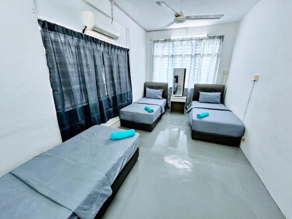 PANCHOR 6 HOSTEL : photo 7 de la chambre chambre triple avec salle de bains commune