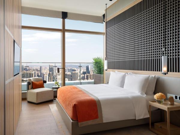Jumeirah Guangzhou-Complimentary Shuttle Bus between hotel to Canton Fair Complex during Canton Fair Period : photo 2 de la chambre suite nacre