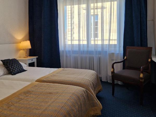 Touring au Lac : photo 1 de la chambre hébergement double côté ville