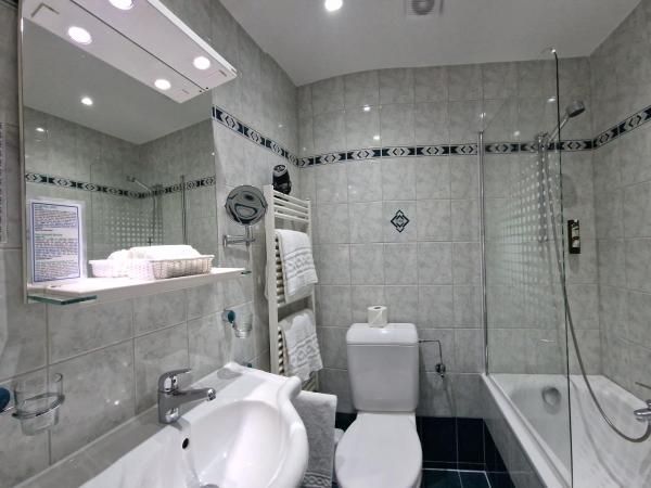 Touring au Lac : photo 3 de la chambre hébergement double côté ville