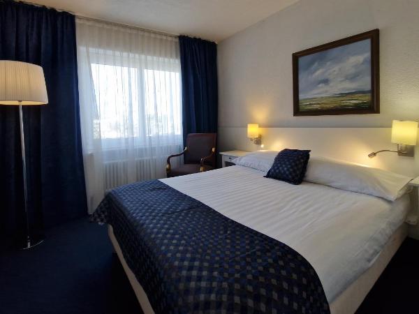 Touring au Lac : photo 1 de la chambre hébergement double côté port