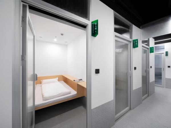 WeFlow Youth Hostel - Shanghai People's Square Jing'an Joy City : photo 4 de la chambre chambre simple avec toilettes et douche communes