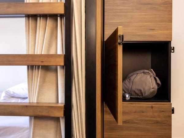 Haka House Auckland City : photo 2 de la chambre lit dans dortoir de 8 lits 