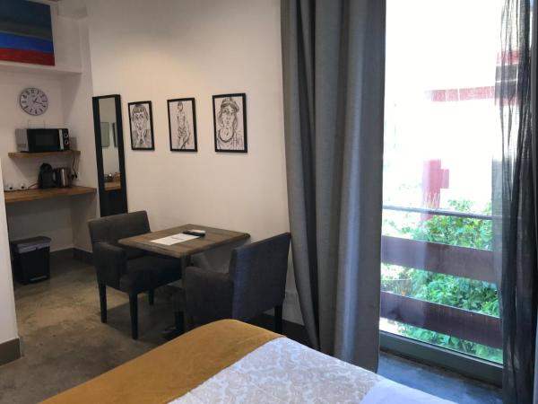 Urban House Siurot 33 : photo 6 de la chambre chambre double ou lits jumeaux avec salle de bains privative