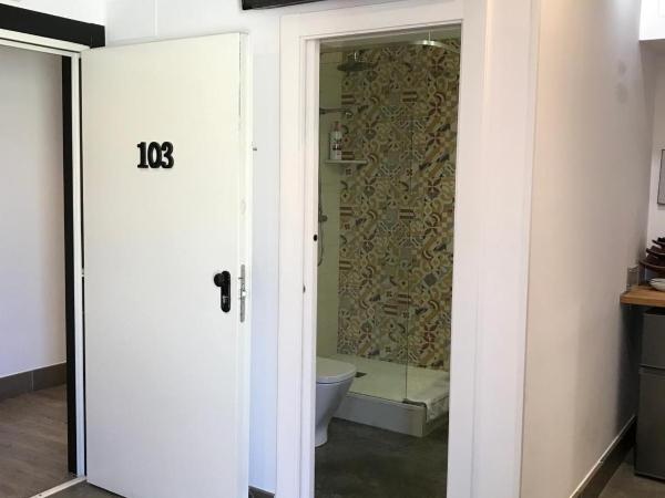 Urban House Siurot 33 : photo 7 de la chambre chambre double ou lits jumeaux avec salle de bains privative