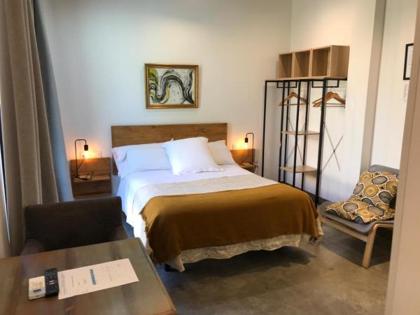 Urban House Siurot 33 : photo 4 de la chambre chambre double ou lits jumeaux avec salle de bains privative