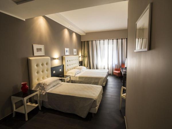 Hotel Mediterraneo : photo 2 de la chambre chambre quadruple supérieure 
