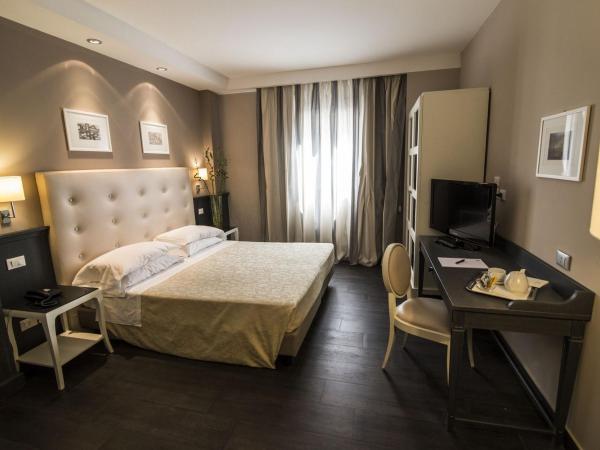 Hotel Mediterraneo : photo 5 de la chambre chambre double ou lits jumeaux supérieure
