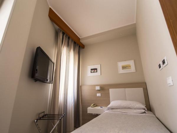 Hotel Mediterraneo : photo 2 de la chambre chambre simple supérieure
