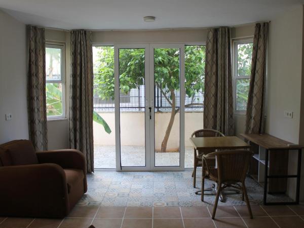 selenya apart : photo 3 de la chambre appartement - vue sur jardin