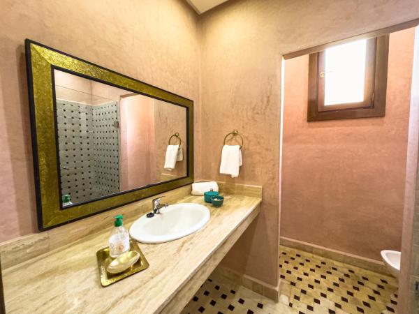 Riad Tonaroz : photo 3 de la chambre chambre simple avec salle de bains extérieure privative
