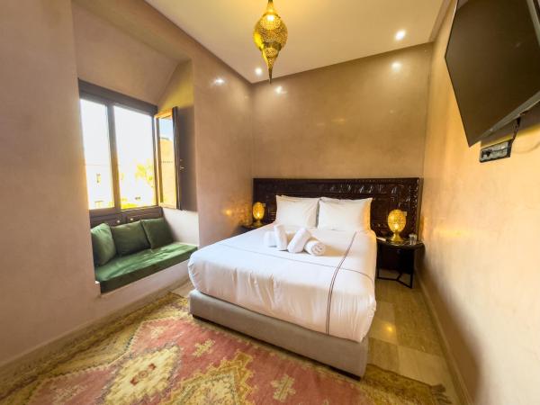 Riad Tonaroz : photo 2 de la chambre chambre double - vue sur piscine