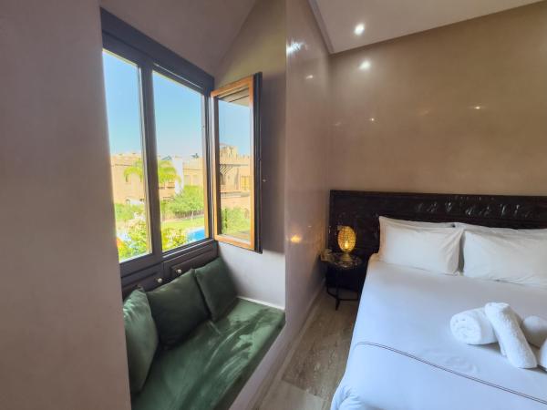 Riad Tonaroz : photo 5 de la chambre chambre double - vue sur piscine