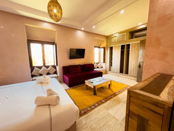 Riad Tonaroz : photo 5 de la chambre suite - vue sur piscine 