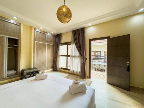 Riad Tonaroz : photo 3 de la chambre suite lit queen-size