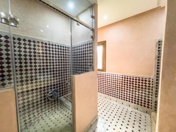 Riad Tonaroz : photo 4 de la chambre suite lit queen-size