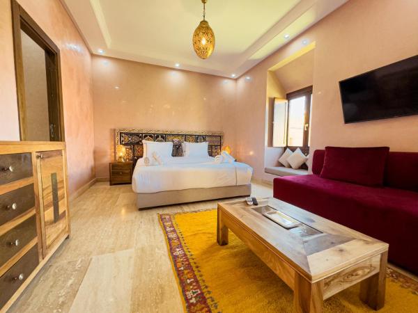 Riad Tonaroz : photo 6 de la chambre suite - vue sur piscine 