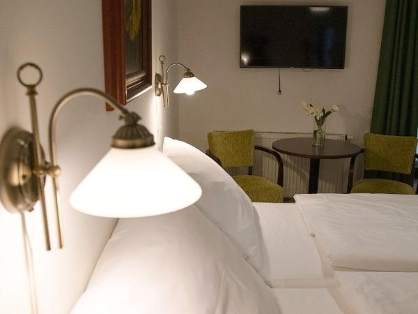 Old Prague House : photo 5 de la chambre chambre triple avec salle de bains privative