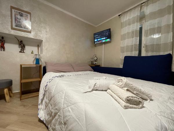 Shardana House- Free Parking : photo 5 de la chambre chambre double avec salle de bains privative