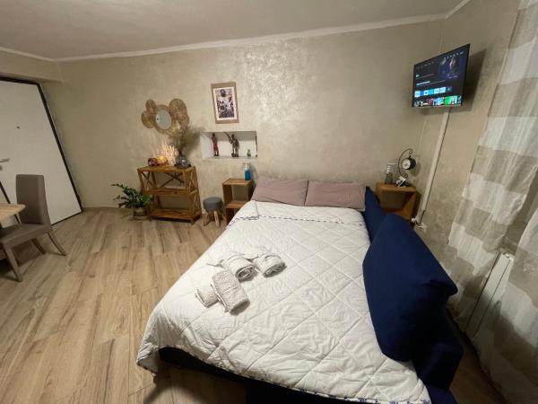 Shardana House- Free Parking : photo 4 de la chambre chambre double avec salle de bains privative
