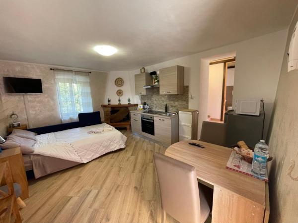 Shardana House- Free Parking : photo 3 de la chambre chambre double avec salle de bains privative