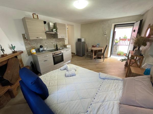 Shardana House- Free Parking : photo 7 de la chambre chambre double avec salle de bains privative