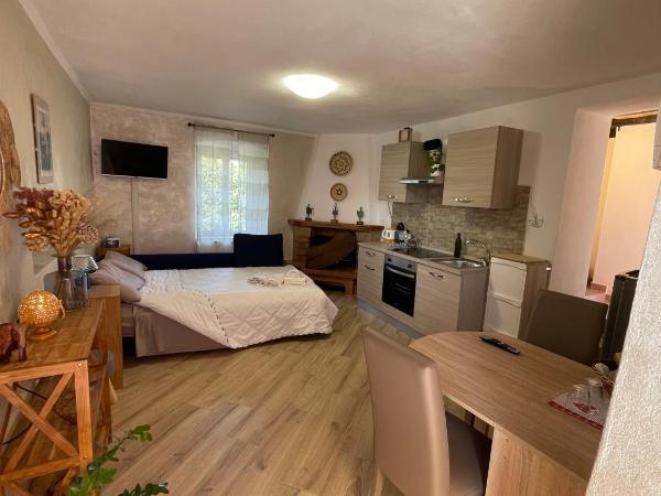 Shardana House- Free Parking : photo 1 de la chambre chambre double avec salle de bains privative