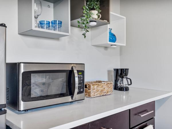 Pet friendly Studio with Private Yard : photo 2 de la chambre chambre double