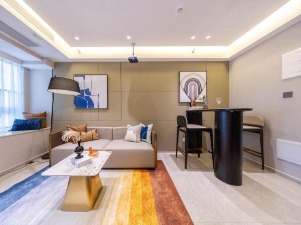 Excellence International Apartment - Convention & Exhibition Center : photo 3 de la chambre light luxury audio-visual one-bedroom and one-bathroom [72-inch projection + tencent membership + large refrigerator + washing machine