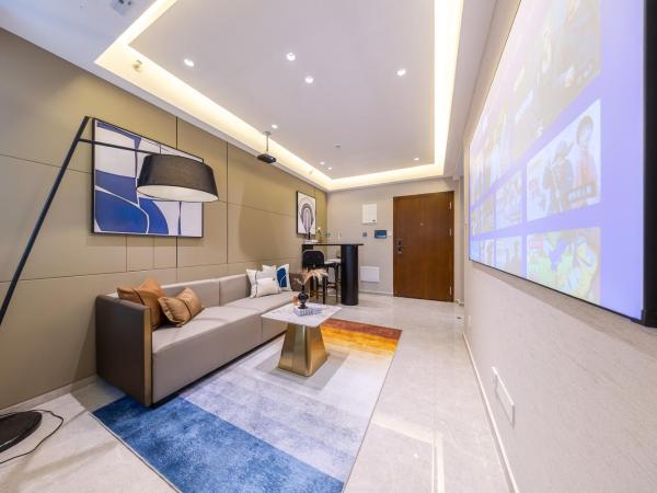 Excellence International Apartment - Convention & Exhibition Center : photo 5 de la chambre light luxury audio-visual one-bedroom and one-bathroom [72-inch projection + tencent membership + large refrigerator + washing machine