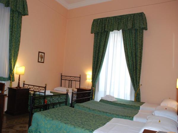 Hotel del Centro : photo 8 de la chambre chambre triple