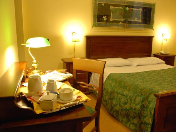 Hotel del Centro : photo 7 de la chambre chambre double ou lits jumeaux