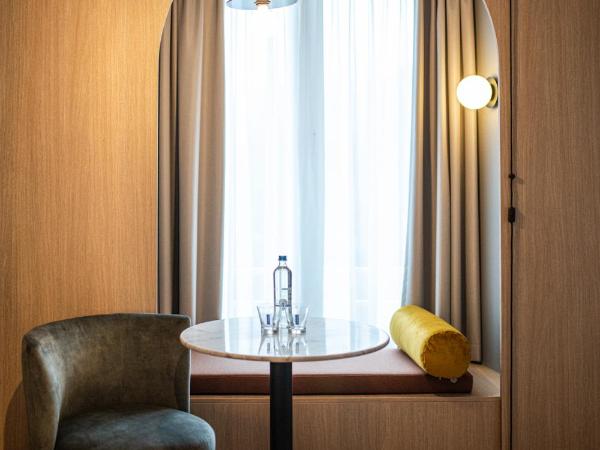 Mercure Liege City Centre : photo 9 de la chambre chambre lit king-size supérieure avec canapé