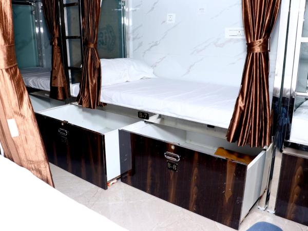 Hotel Comfy Inn : photo 7 de la chambre lit simple en dortoir