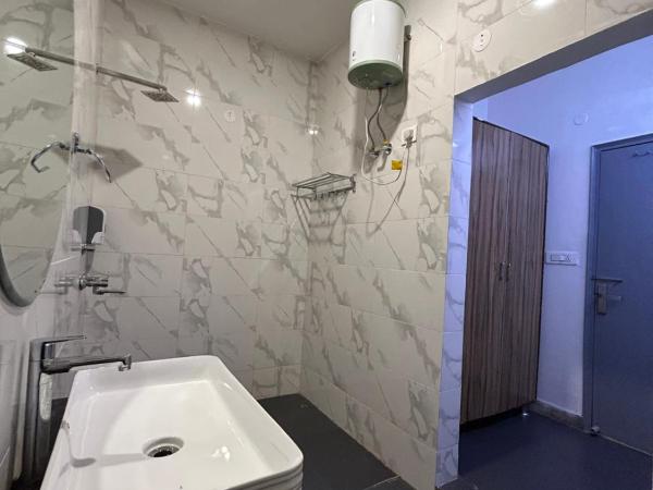 Gallivanto Inn - Rohini : photo 9 de la chambre chambre double deluxe avec baignoire