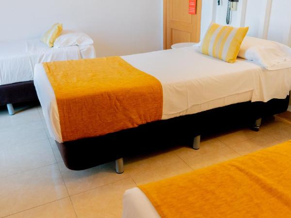 Hostal Josefina-Gran Vía : photo 3 de la chambre chambre triple basique