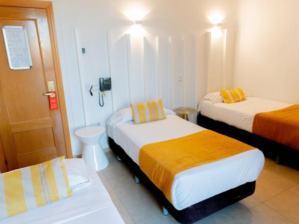 Hostal Josefina-Gran Vía : photo 5 de la chambre chambre triple basique