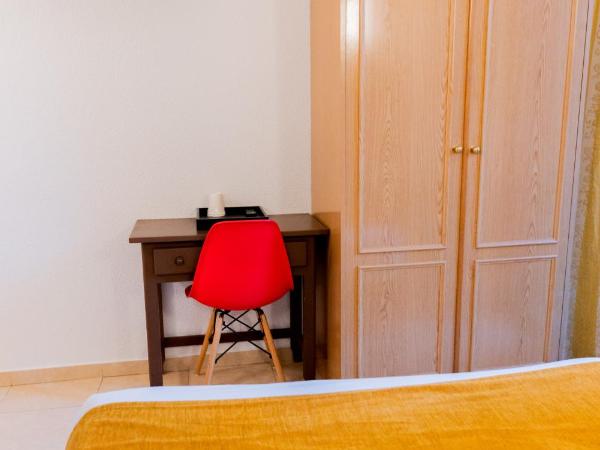 Hostal Josefina-Gran Vía : photo 6 de la chambre chambre double avec salle de bains privative