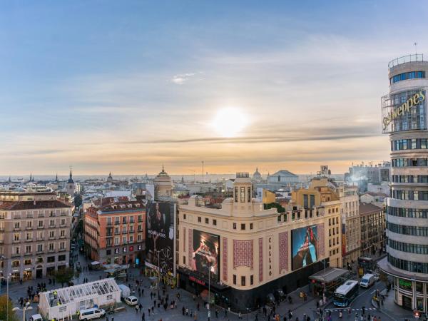 Hostal Josefina-Gran Vía : photo 6 de la chambre chambre double avec salle de bains privative
