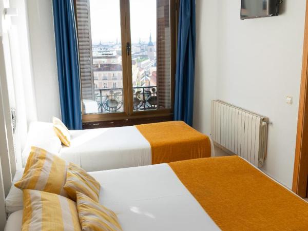 Hostal Josefina-Gran Vía : photo 10 de la chambre chambre triple basique