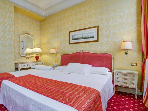 Hotel Antiche Figure : photo 7 de la chambre chambre double supérieure avec lit d'appoint