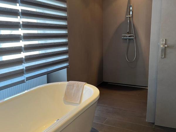 Le Clos d 'Aÿ : photo 3 de la chambre chambre double deluxe avec baignoire