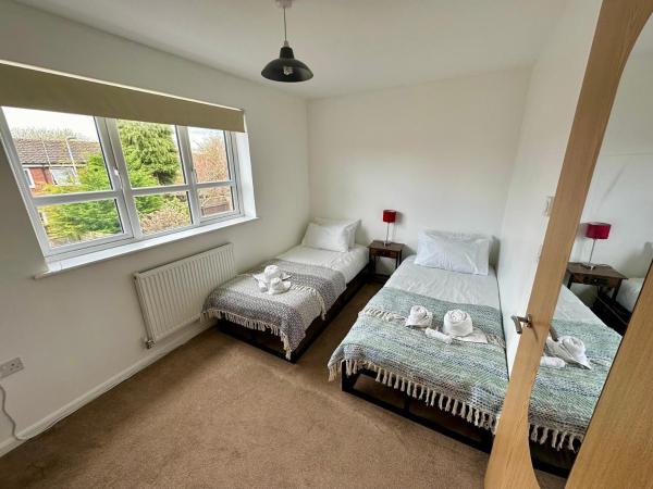 Delightful home in Salford : photo 3 de la chambre maison de vacances