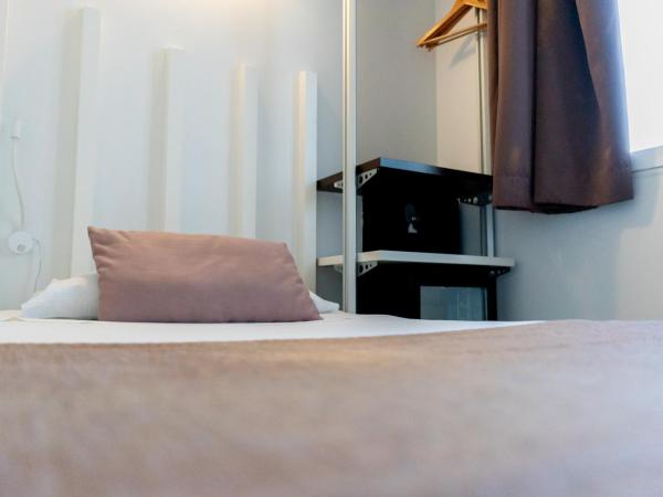 Hostal Gran Via 44 : photo 5 de la chambre chambre simple avec salle de bains privative