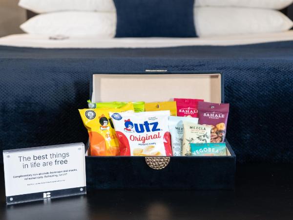 Roomza Inner Harbor at Lord Baltimore : photo 8 de la chambre chambre avec 2 grands lits queen-size