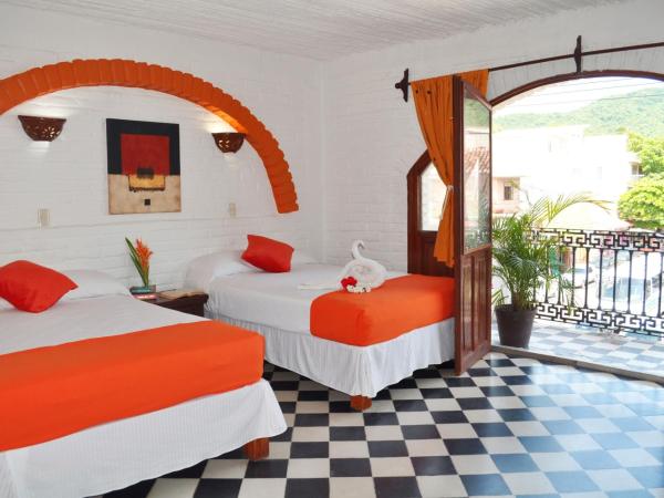 Hotel Hacienda de Vallarta Centro : photo 2 de la chambre chambre quadruple avec climatisation