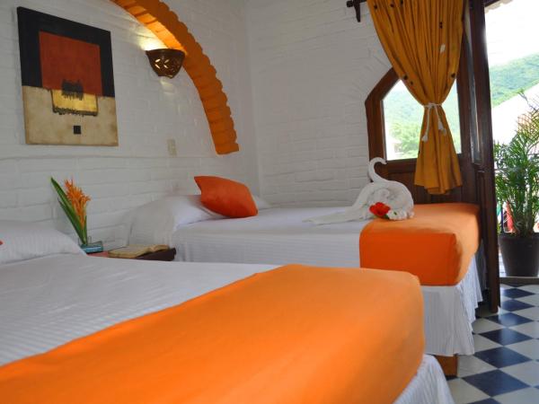 Hotel Hacienda de Vallarta Centro : photo 3 de la chambre chambre quadruple avec climatisation