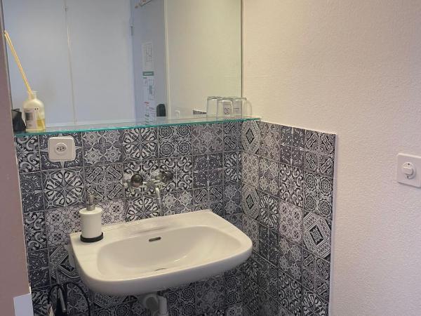 Hostel by Hyve Basel : photo 7 de la chambre capsule en dortoir mixte