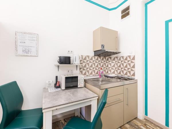 Amber Terrace Studios Downtown : photo 6 de la chambre petit studio