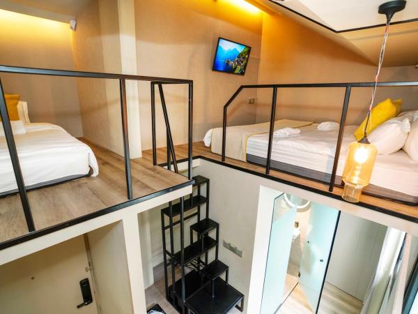 ST Signature Jalan Besar : photo 1 de la chambre cabine l avec fenêtre et salle de bains privative